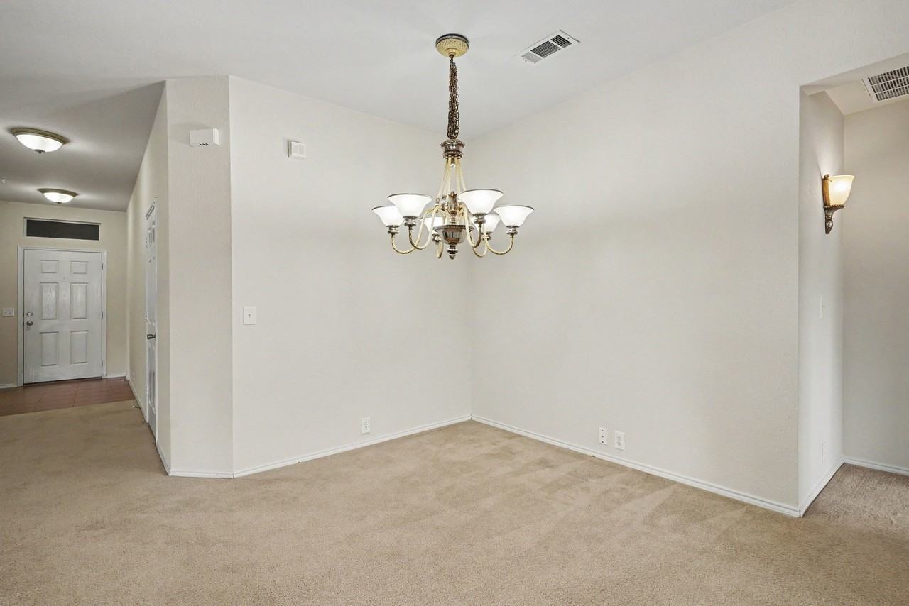 1327 Primrose Dr - Photo 7 of 26