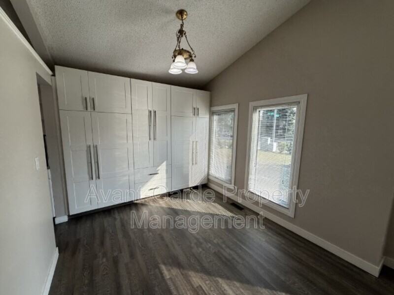 4004 20Av Nw - Photo 7 of 34
