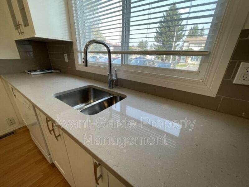 18144 93 Ave Nw - Photo 7 of 22