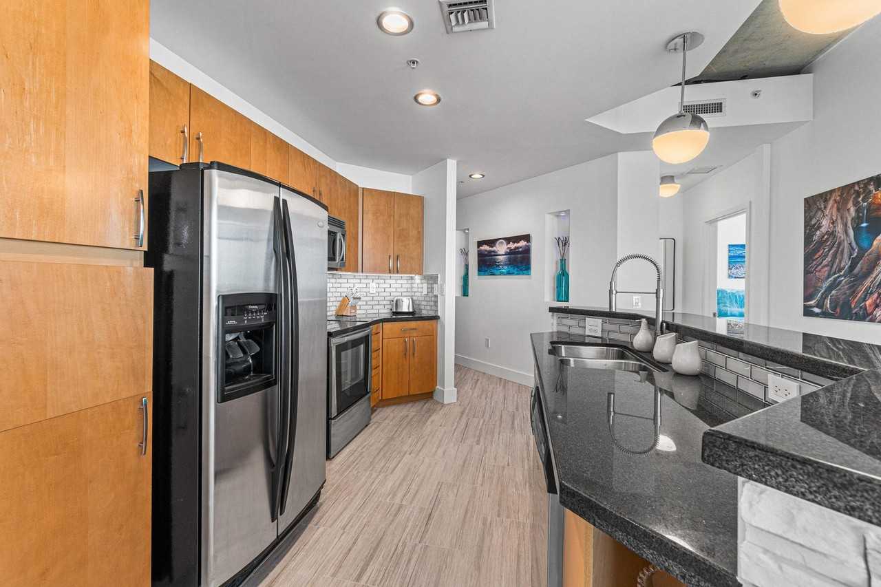 300 South Australian Avenue - Photo 4 of 8