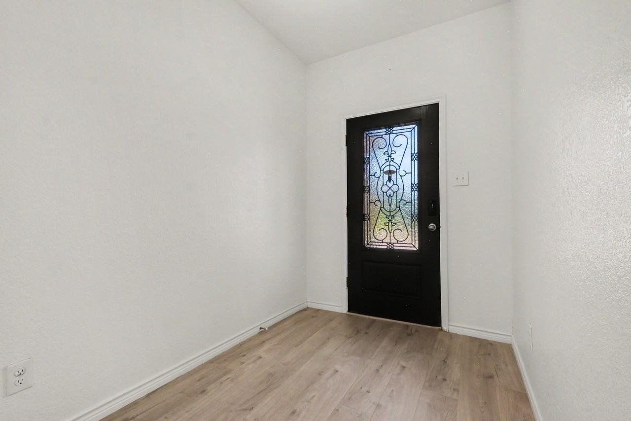 10020 Levelland Pl - Photo 4 of 32