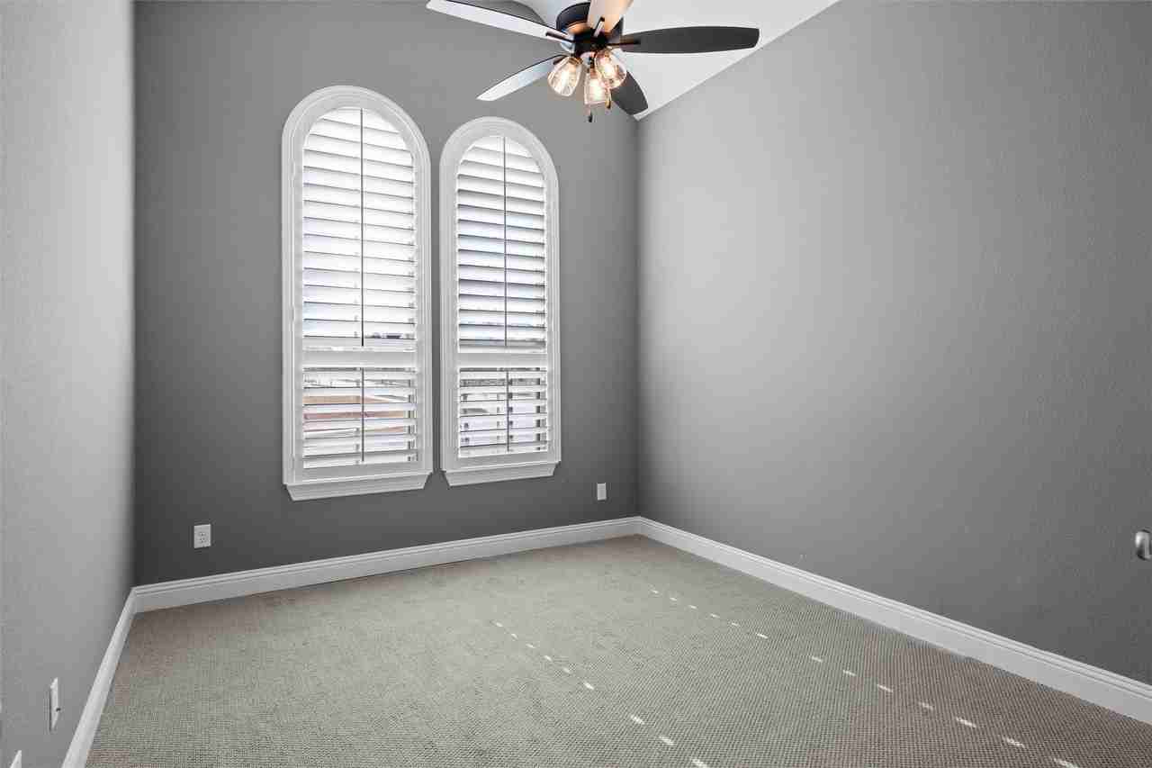 14220 Greenside Dr - Photo 4 of 35