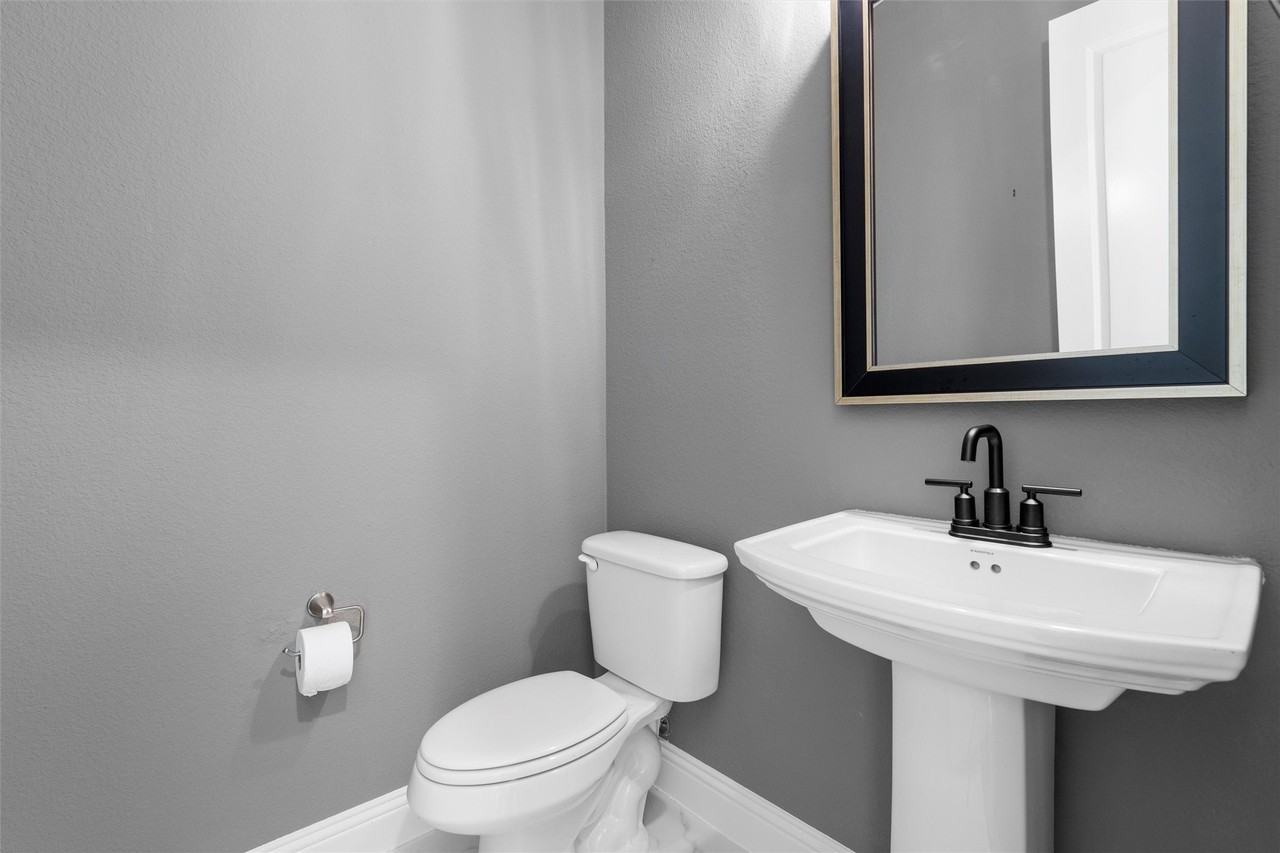 14220 Greenside Dr - Photo 7 of 35
