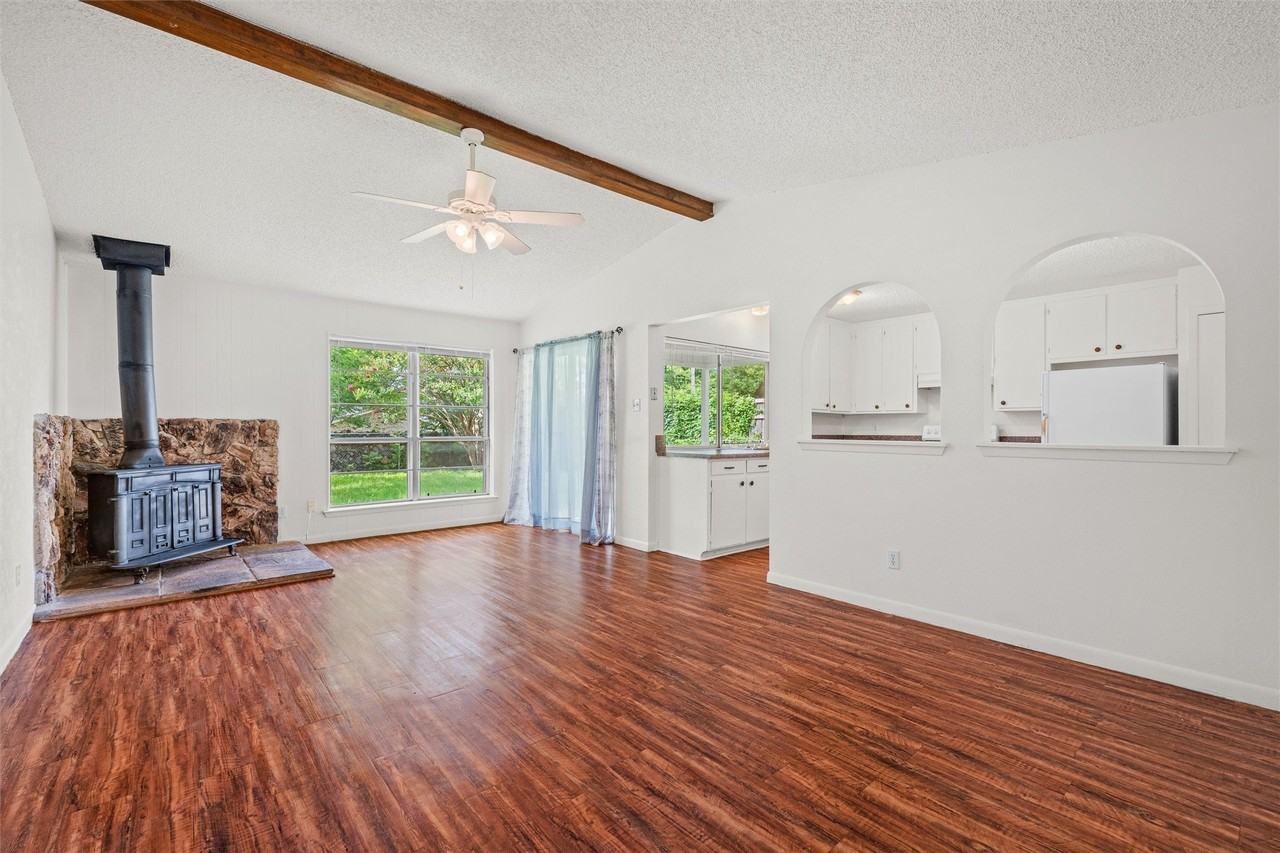 236 E Cunningham Ave - Photo 2 of 15