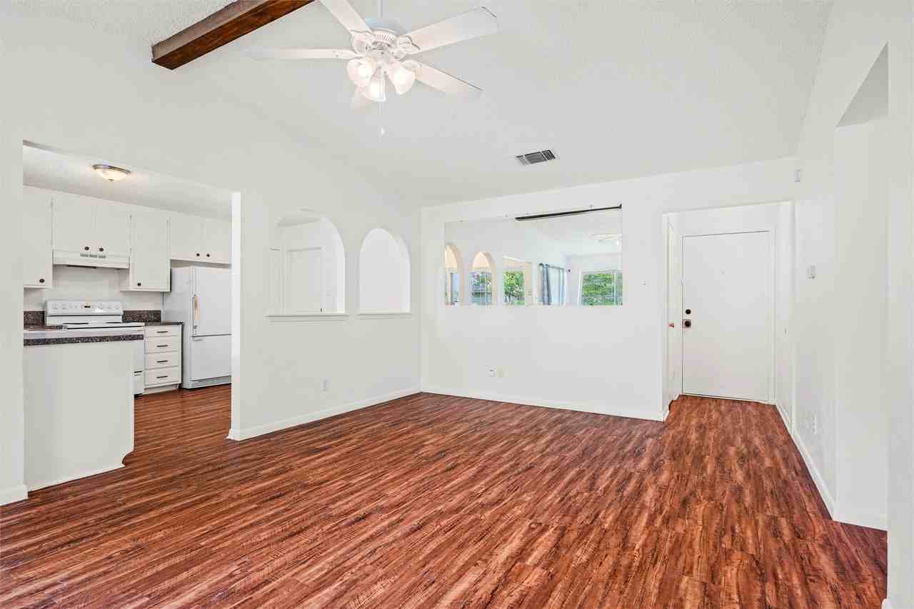 236 E Cunningham Ave - Photo 3 of 15