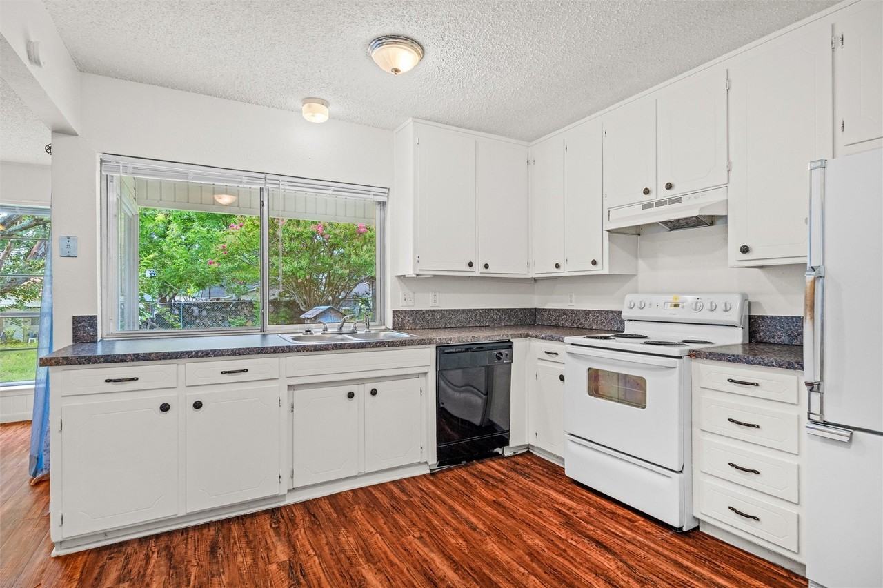236 E Cunningham Ave - Photo 5 of 15