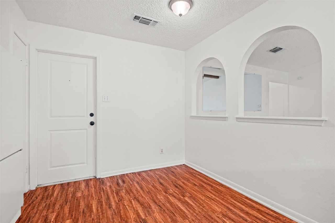 236 E Cunningham Ave - Photo 7 of 15