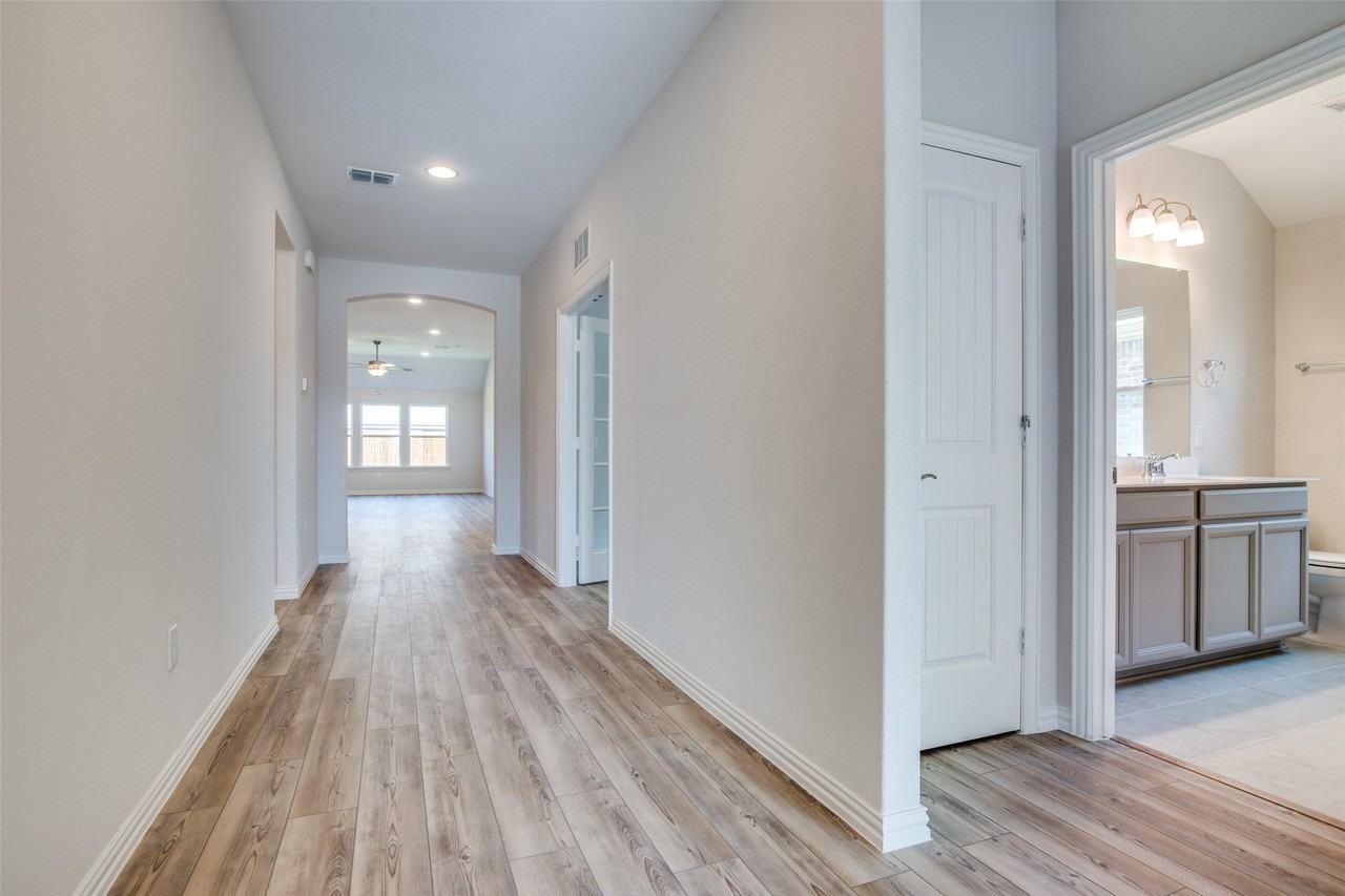 3108 Moldboard Dr - Photo 2 of 31