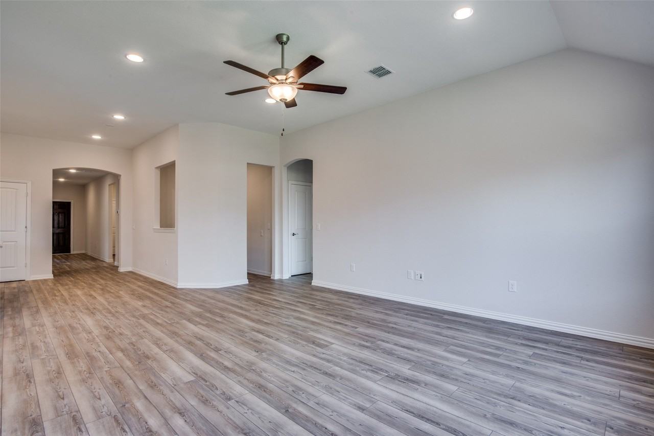 3108 Moldboard Dr - Photo 6 of 31