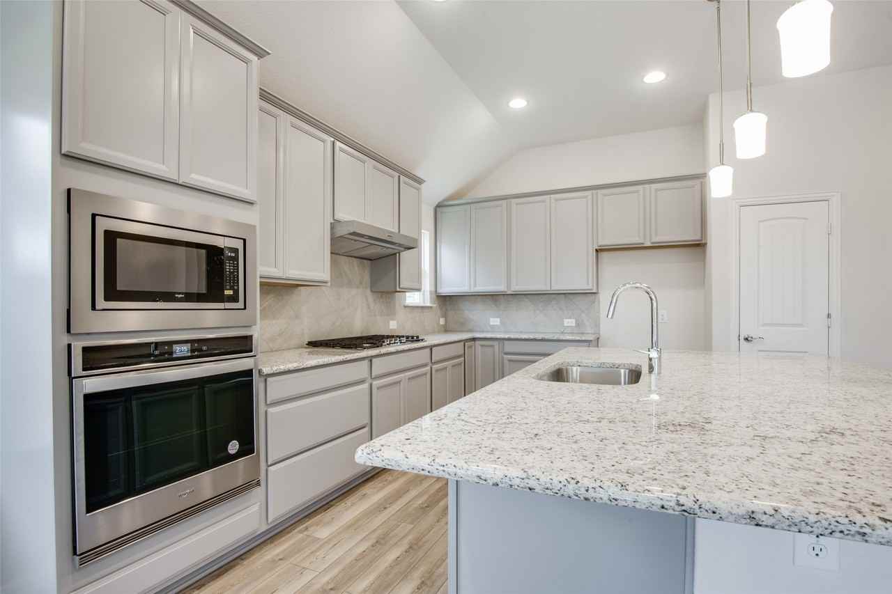 3108 Moldboard Dr - Photo 7 of 31
