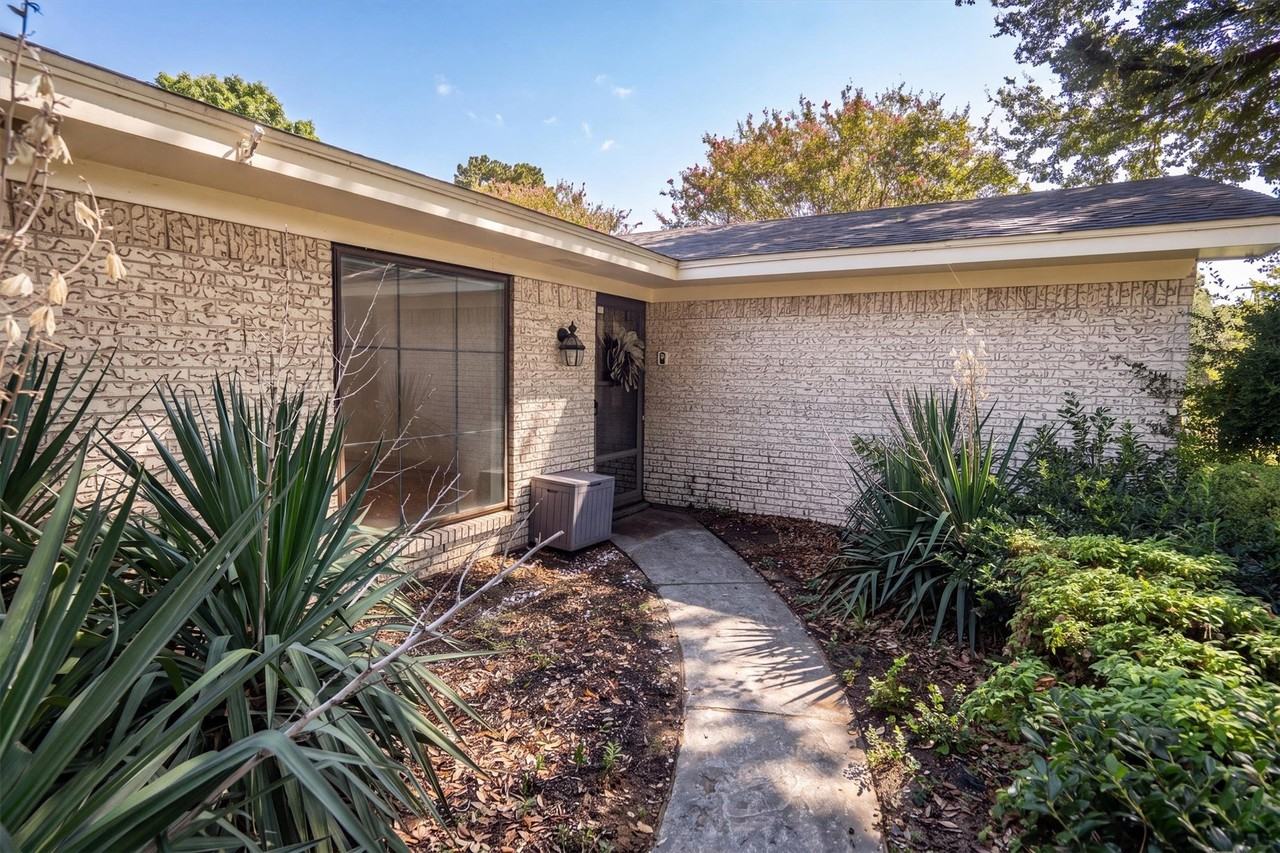 2108 Forest Hills Rd - Photo 3 of 40