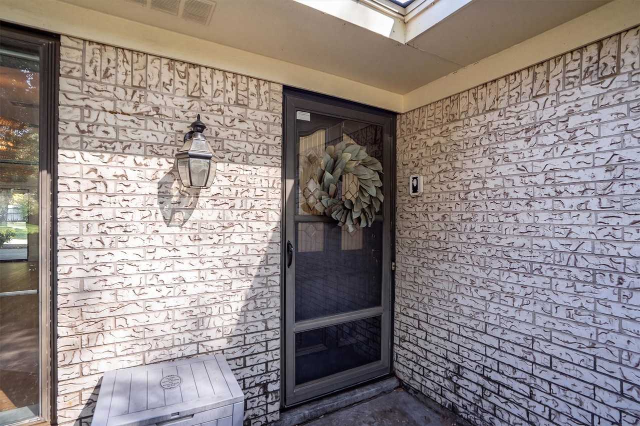 2108 Forest Hills Rd - Photo 4 of 40