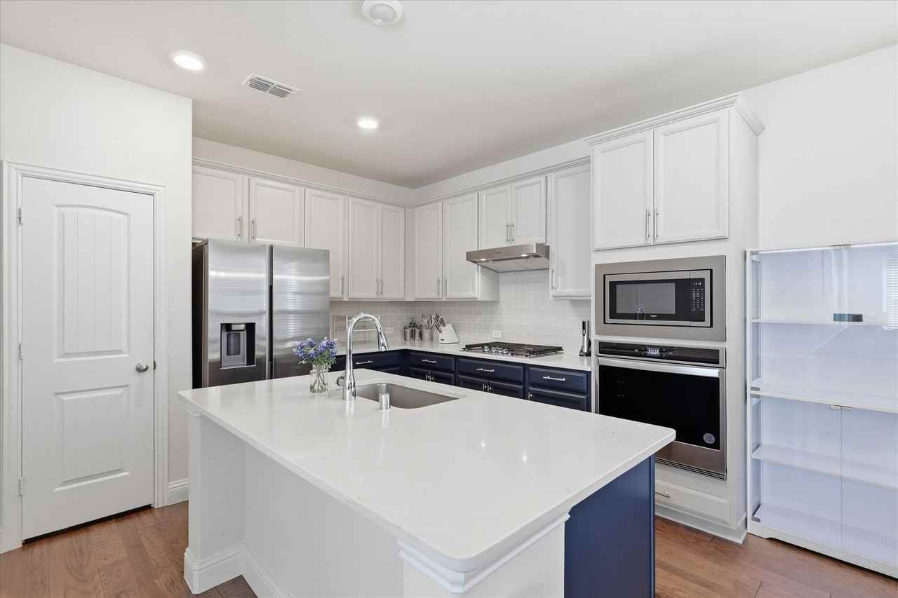 1704 Blakely Pl - Photo 3 of 15