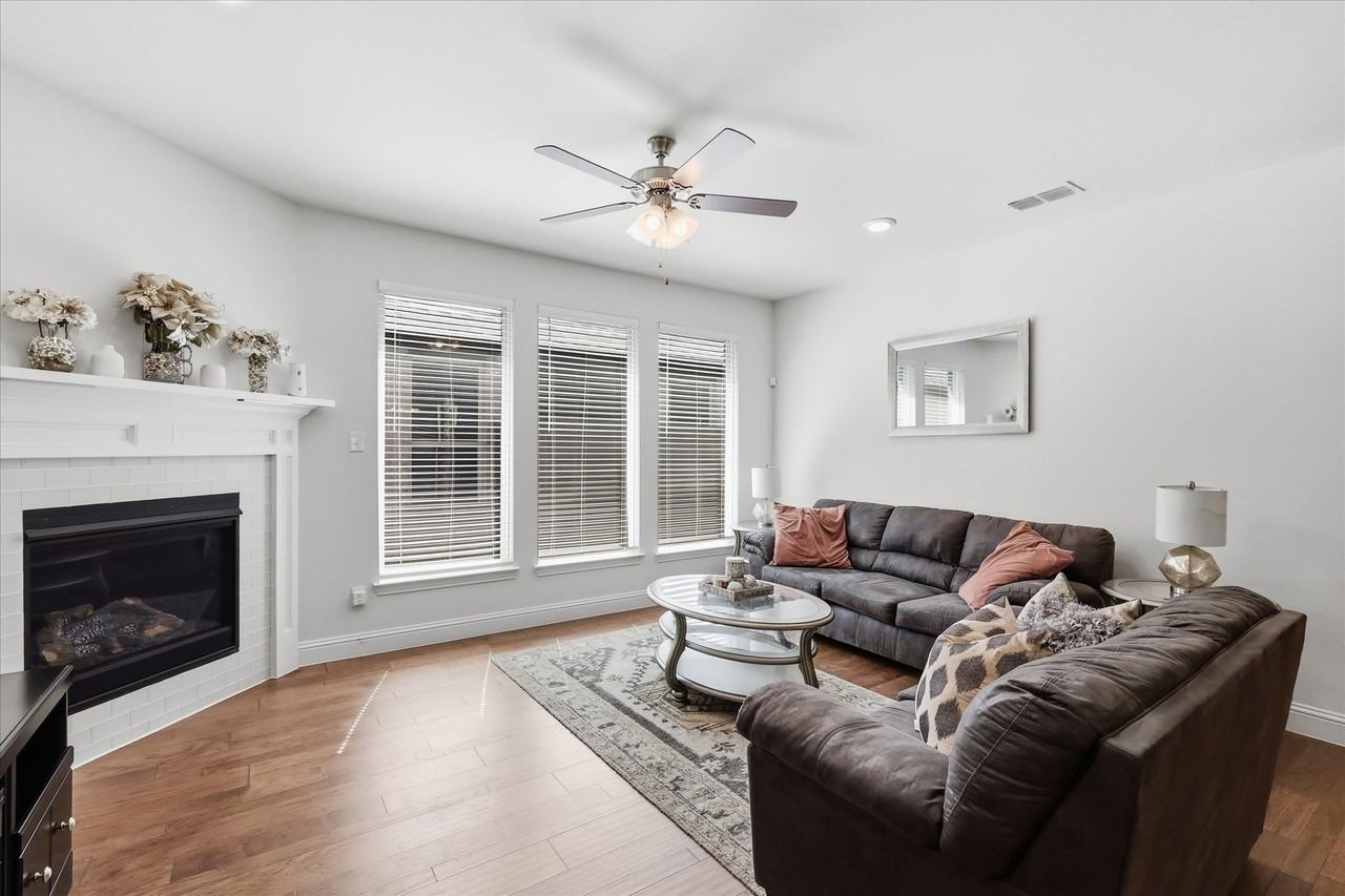 1704 Blakely Pl - Photo 5 of 15