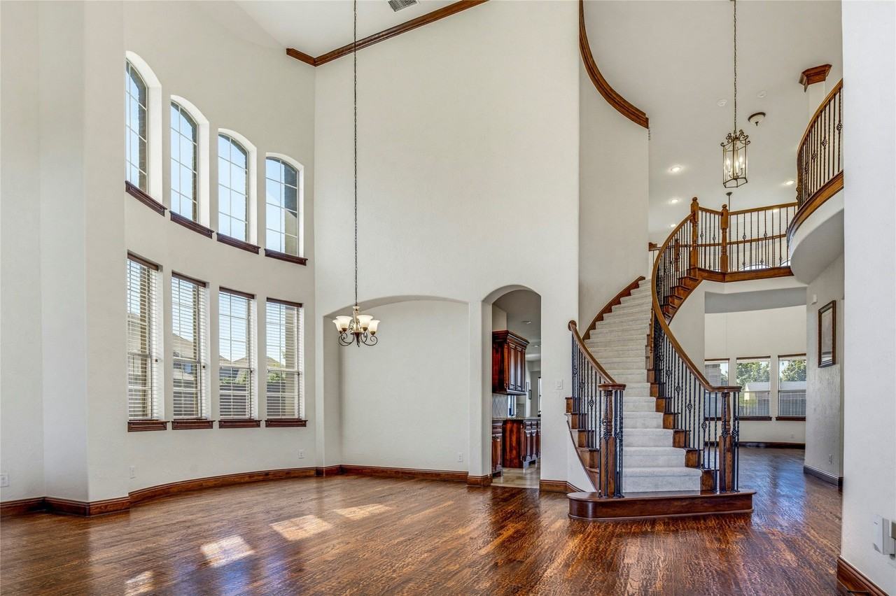 2037 Sterling Trace Dr - Photo 4 of 40