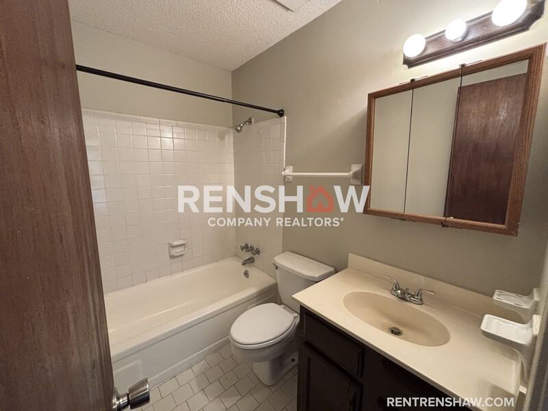 3976 Twin Lakes Dr - Photo 3 of 19
