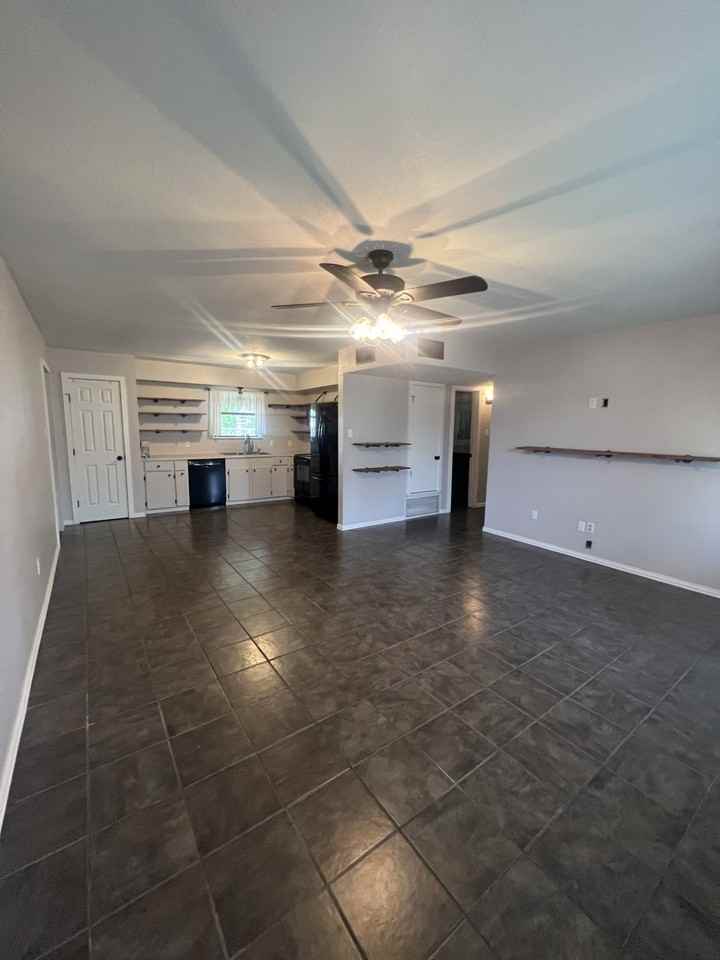 2036 Lisa Cir - Photo 3 of 11
