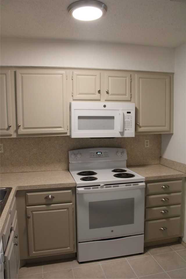 2021 Towngate Dr - Photo 5 of 12