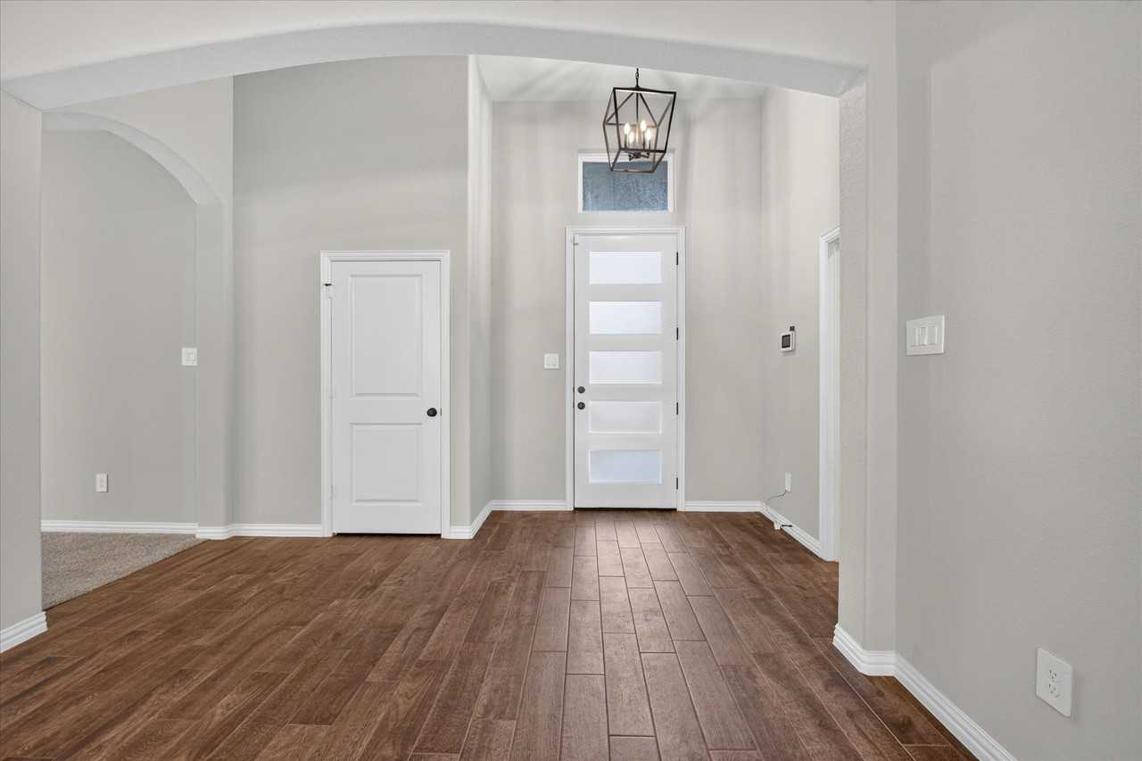 412 Brinkley Dr - Photo 3 of 26