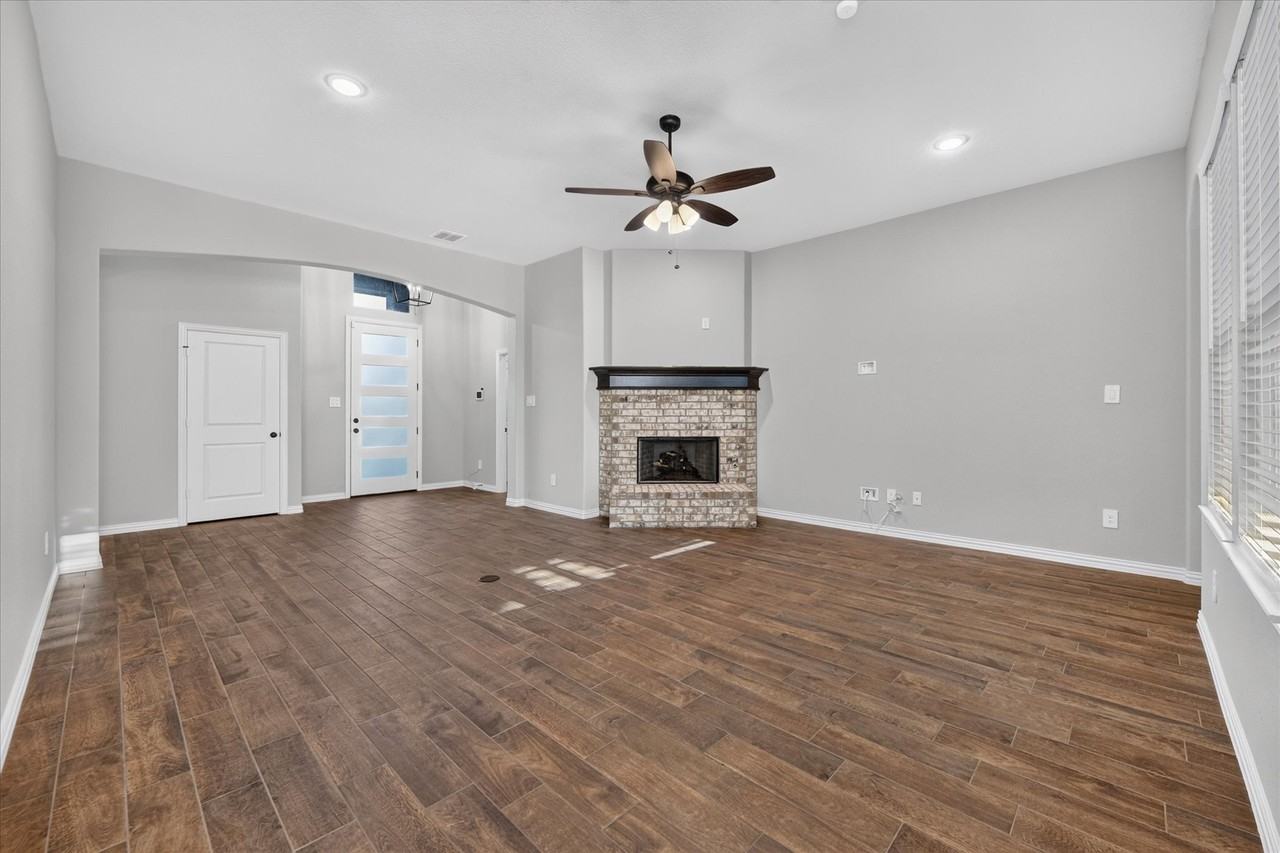 412 Brinkley Dr - Photo 5 of 26