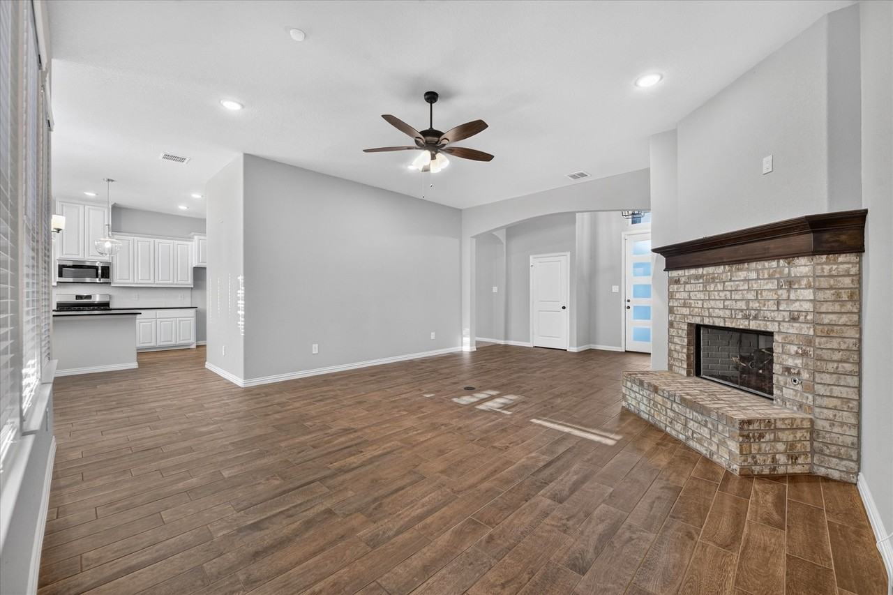 412 Brinkley Dr - Photo 6 of 26