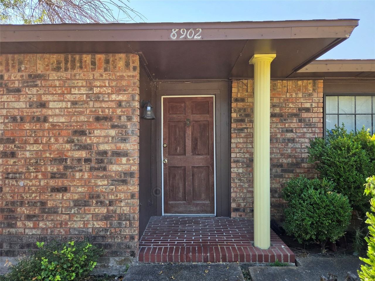 8902 Vernon Dr - Photo 2 of 23