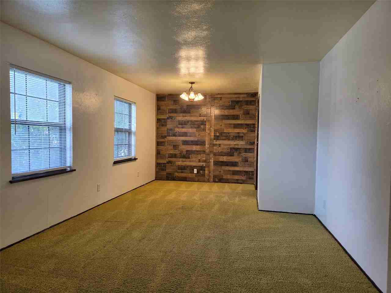 8902 Vernon Dr - Photo 3 of 23