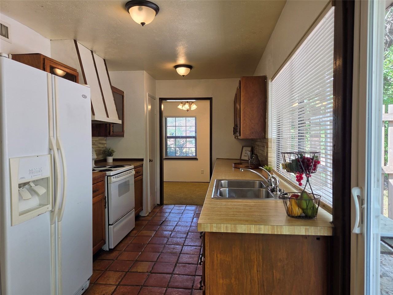 8902 Vernon Dr - Photo 5 of 23