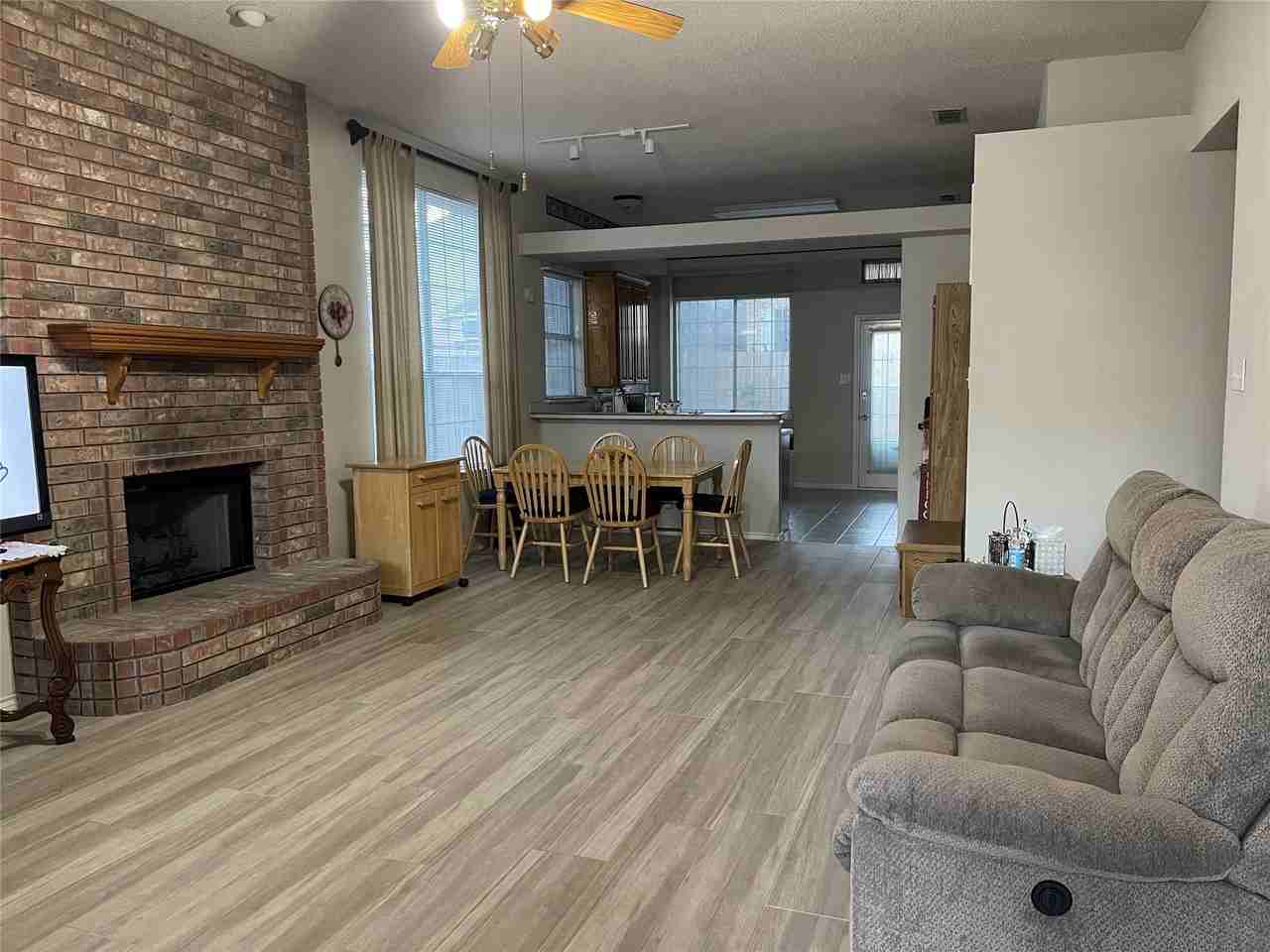 2118 Stoneridge Dr - Photo 3 of 27