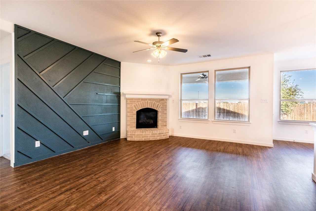 1123 Bantham Way - Photo 2 of 16