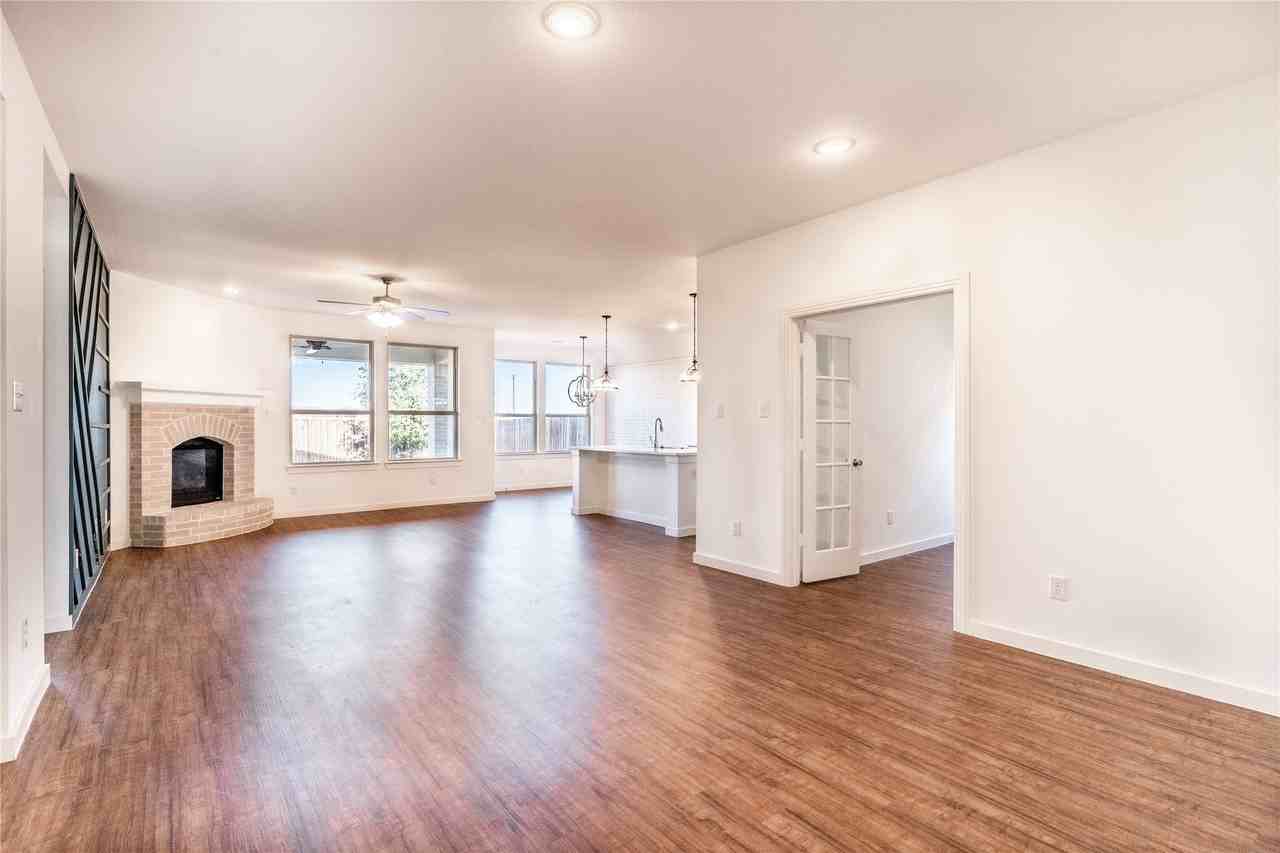 1123 Bantham Way - Photo 3 of 16