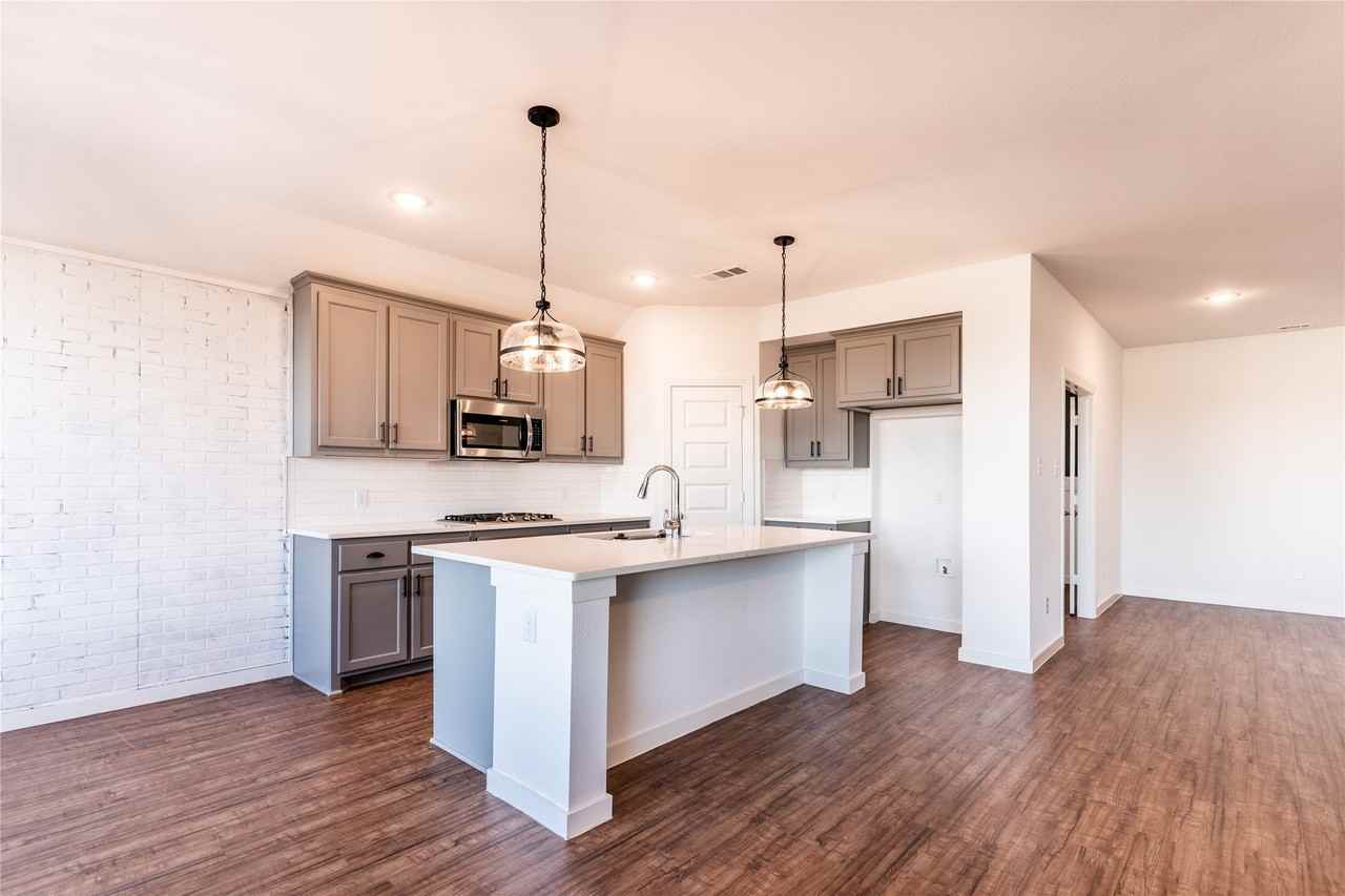 1123 Bantham Way - Photo 4 of 16