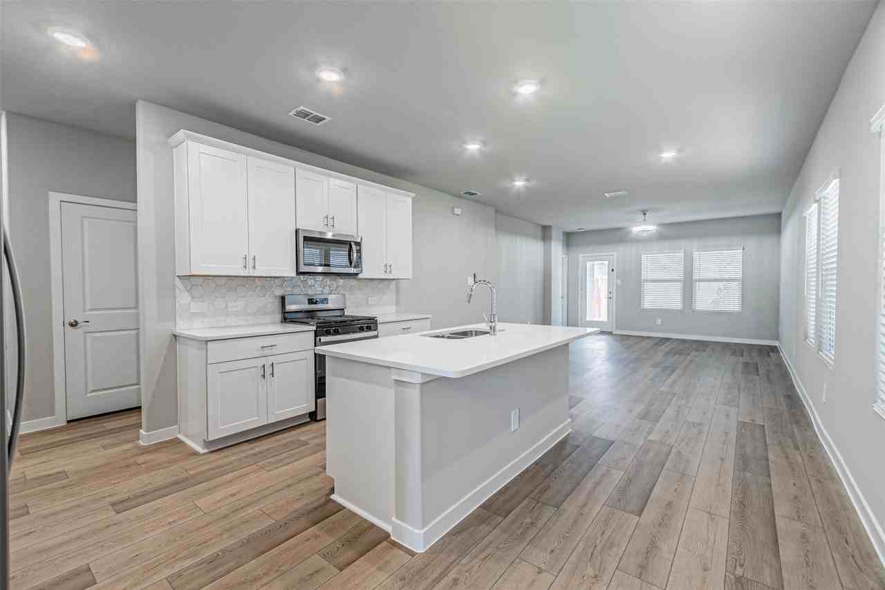 6005 Alderton Dr - Photo 6 of 35