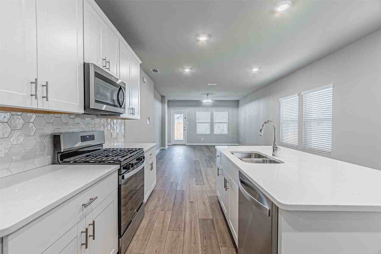 6005 Alderton Dr - Photo 7 of 35
