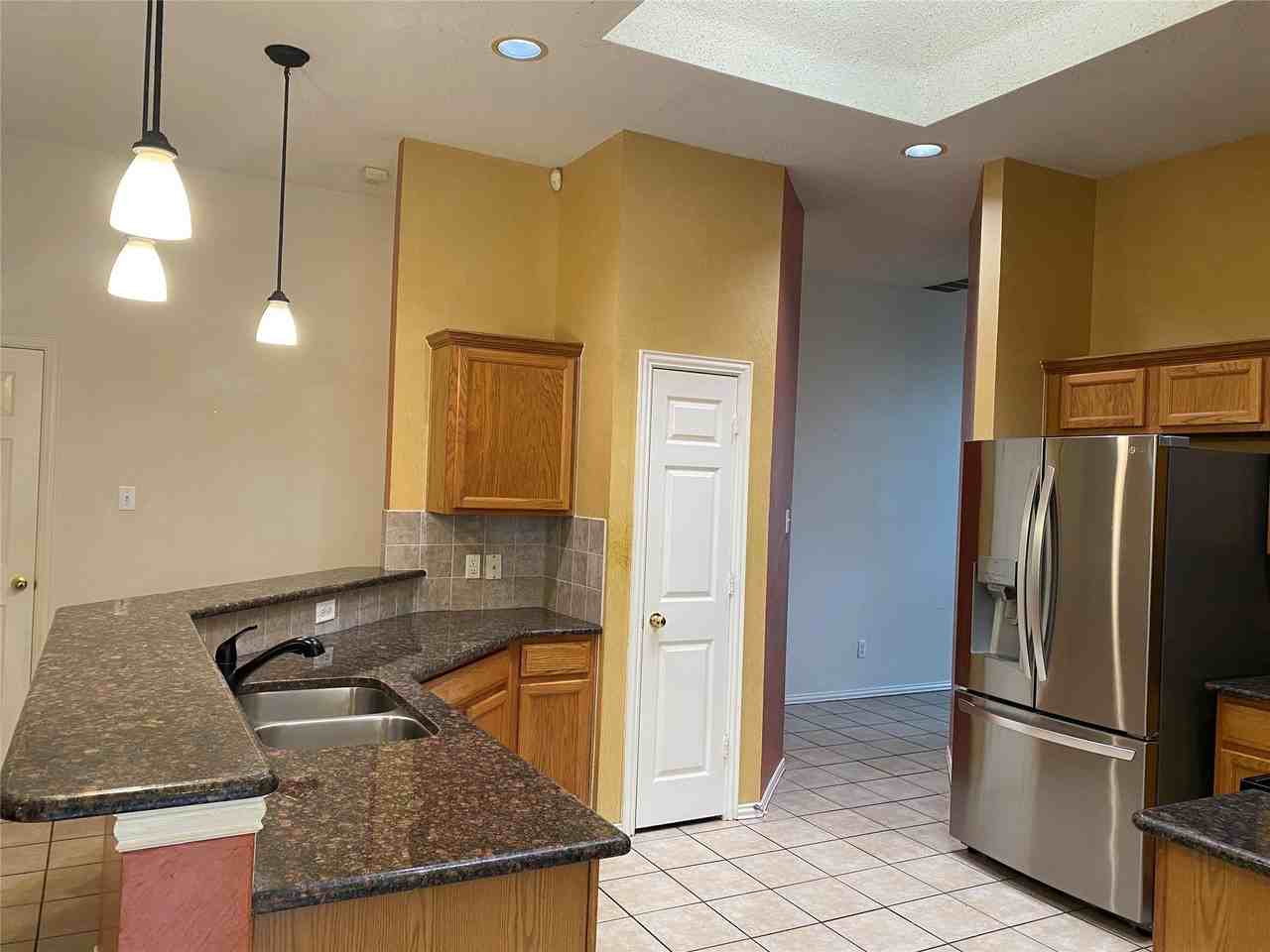 6005 Jewel Dr - Photo 3 of 11
