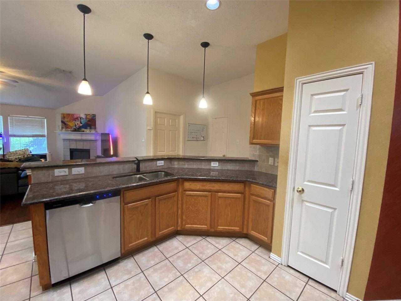 6005 Jewel Dr - Photo 4 of 11