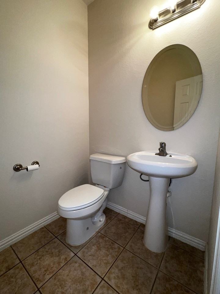 8734 Manhattan Ave - Photo 3 of 14