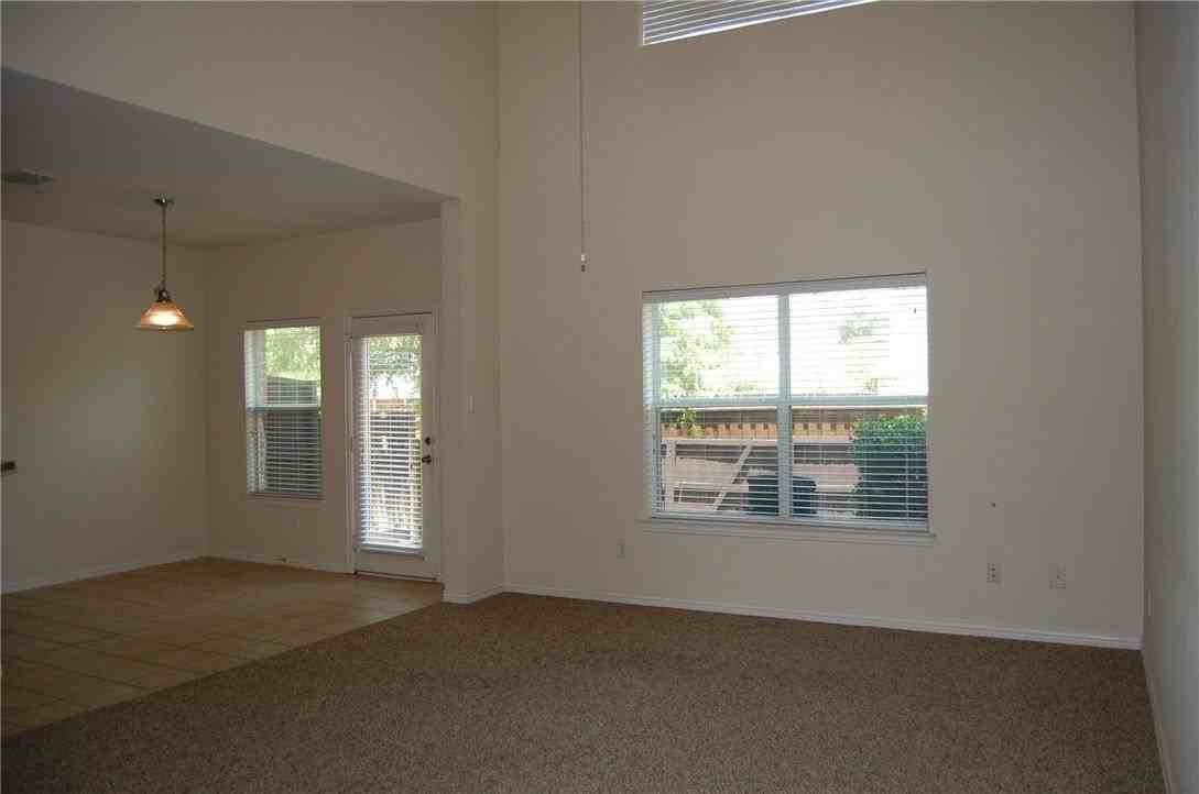 8734 Manhattan Ave - Photo 4 of 14