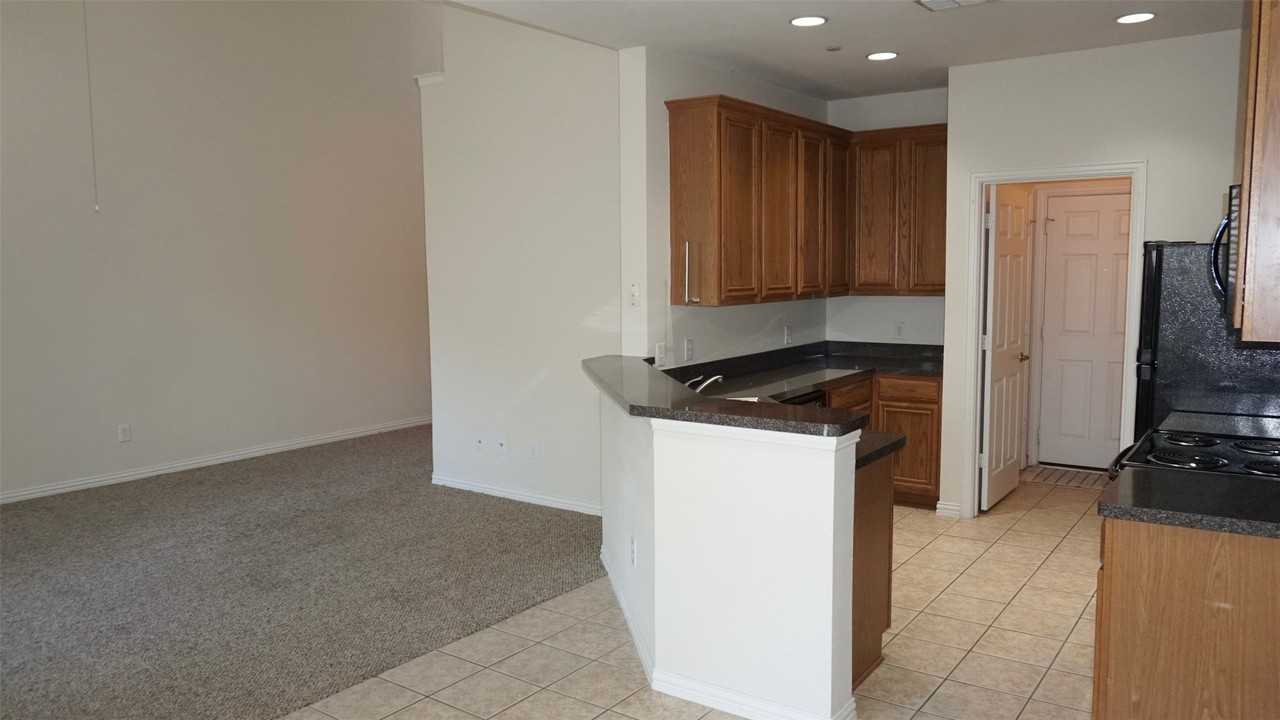 8734 Manhattan Ave - Photo 5 of 14