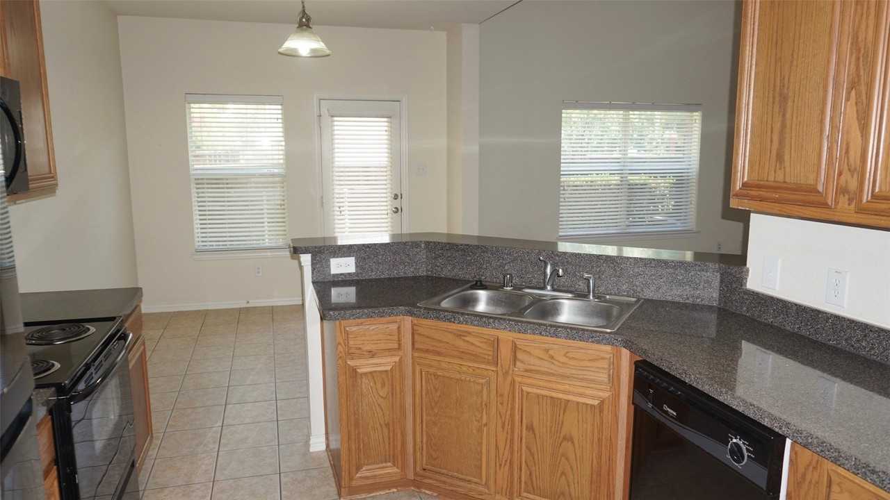 8734 Manhattan Ave - Photo 6 of 14