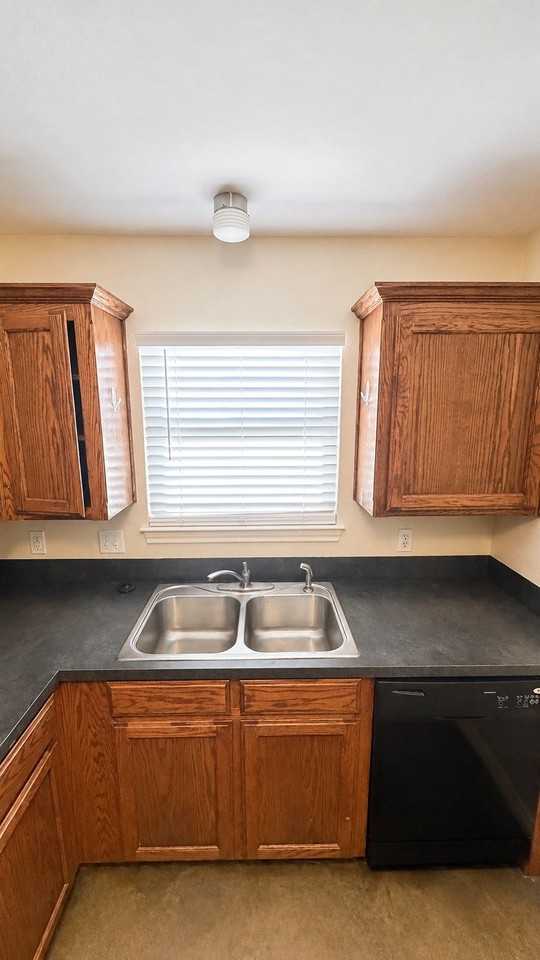 2450 Union Ln - Photo 3 of 23
