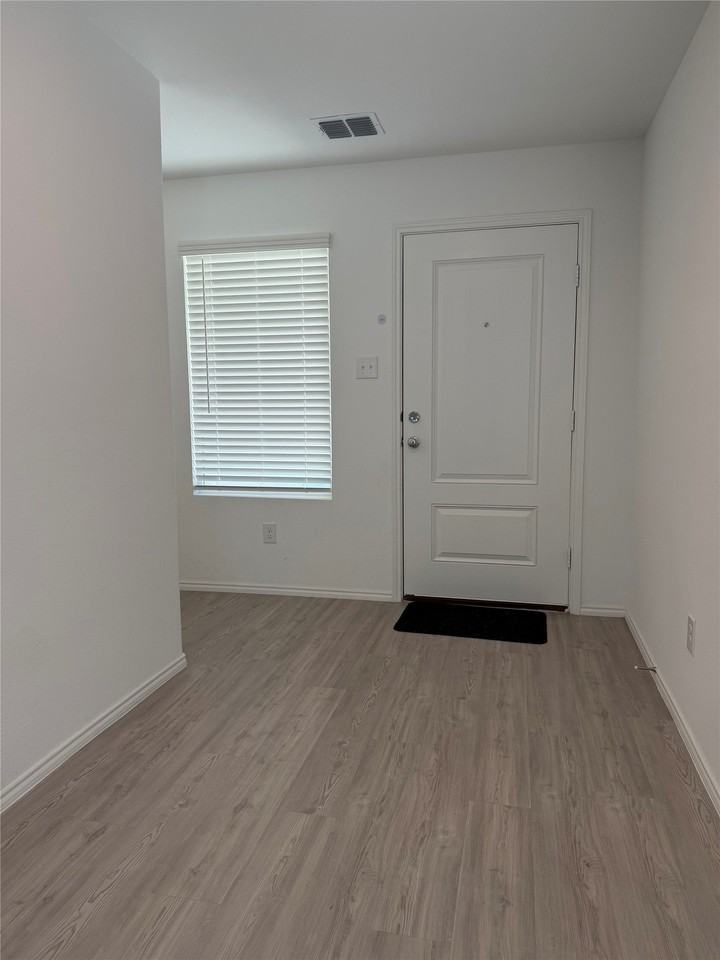 11719 Bone Spring Dr - Photo 4 of 16