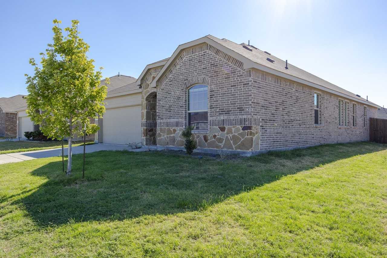 2406 Bold Venture Dr - Photo 2 of 37