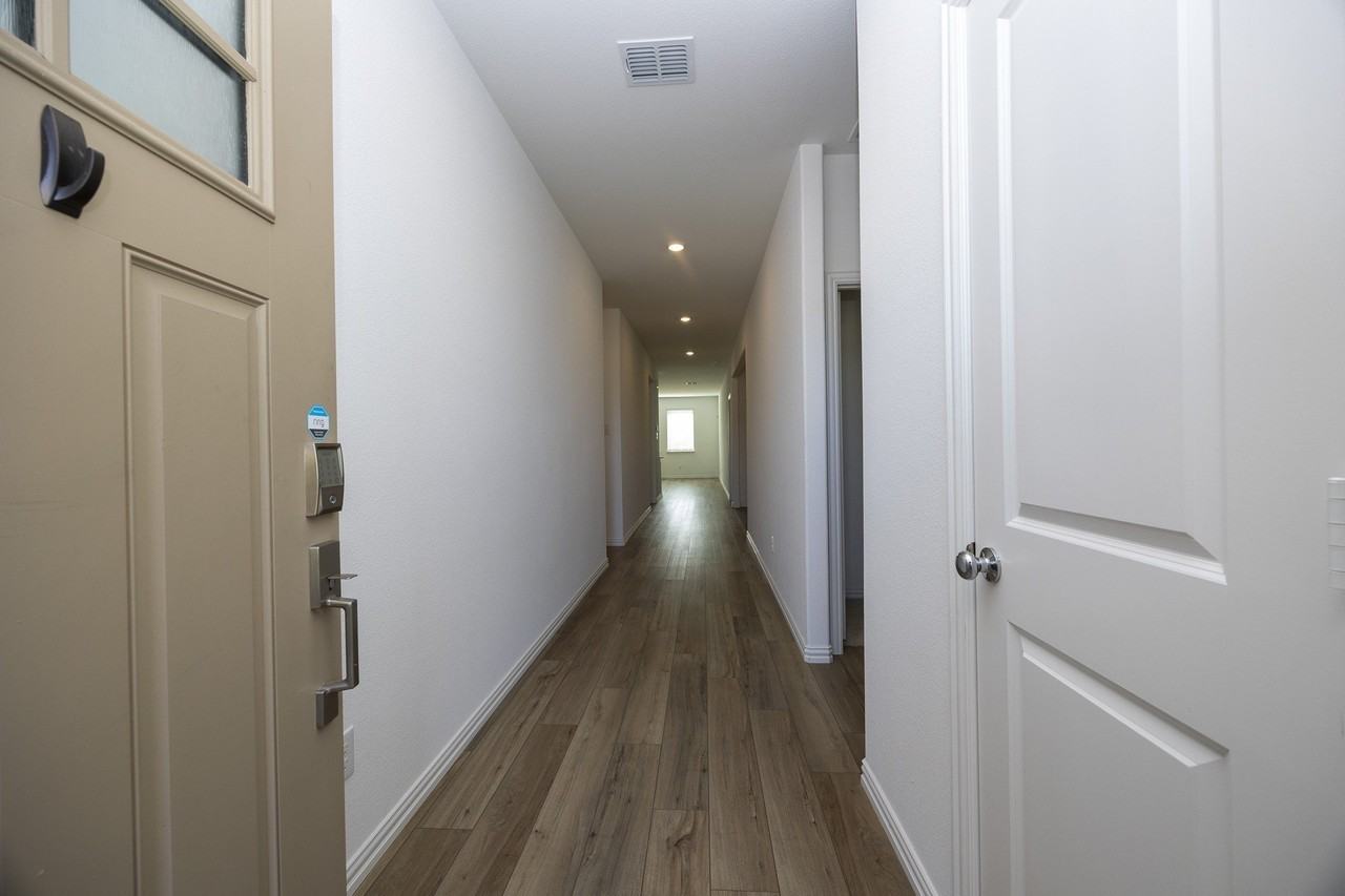 2406 Bold Venture Dr - Photo 4 of 37