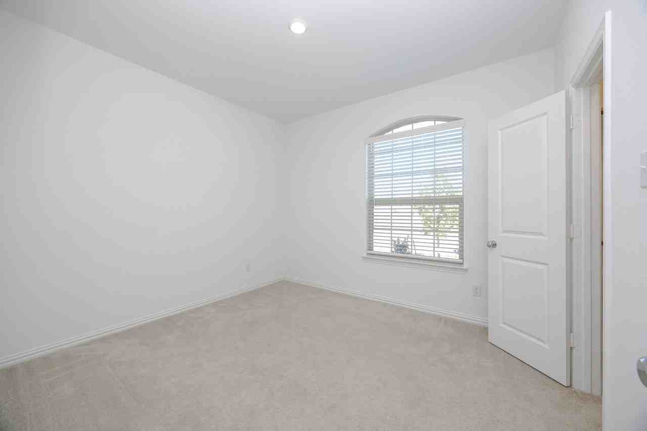 2406 Bold Venture Dr - Photo 5 of 37