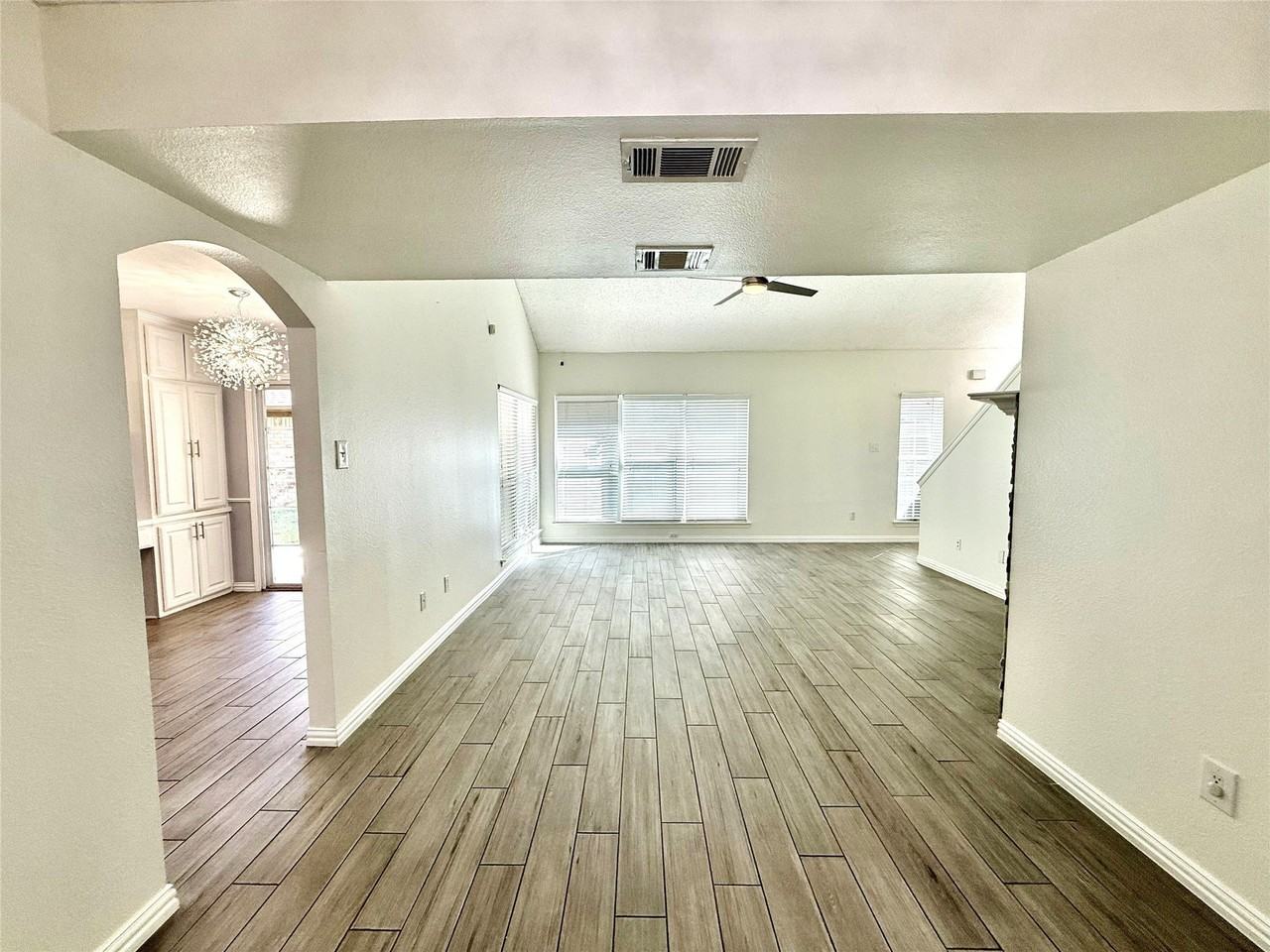 1647 Kingspoint Dr - Photo 5 of 32