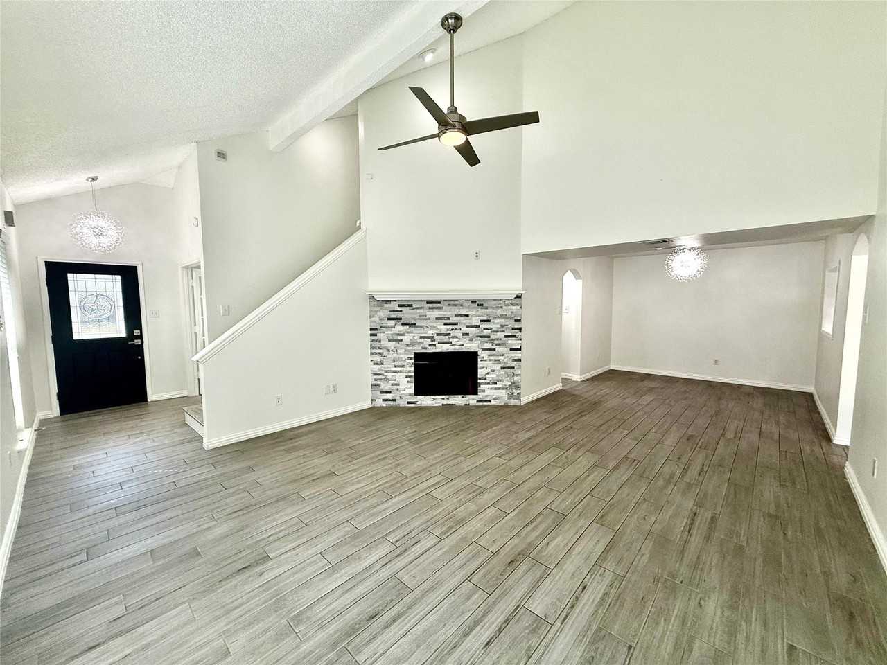 1647 Kingspoint Dr - Photo 6 of 32