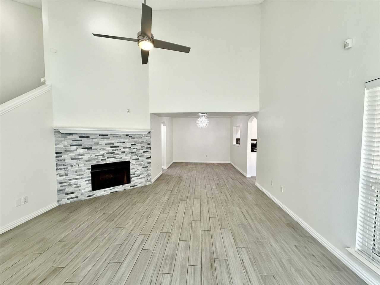 1647 Kingspoint Dr - Photo 7 of 32