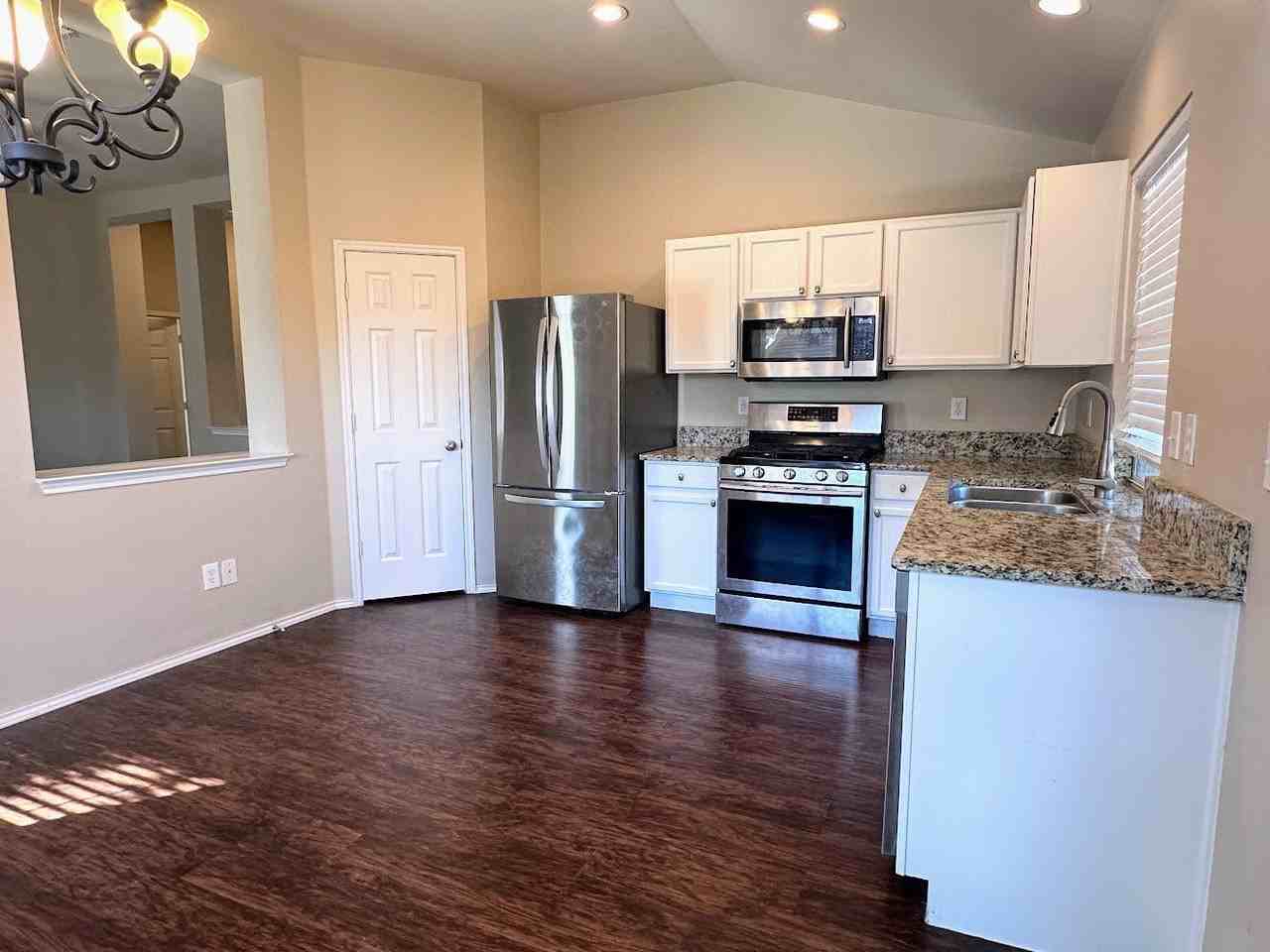9220 Lenox Dr - Photo 7 of 23