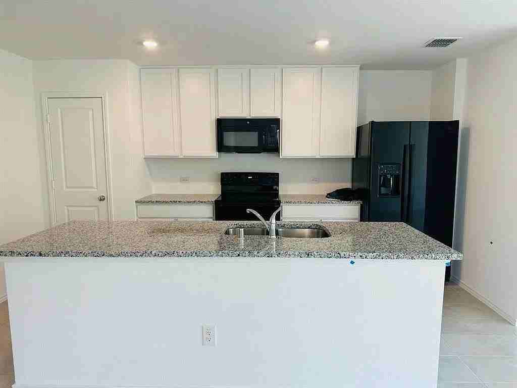 1728 Round House Ln - Photo 2 of 9